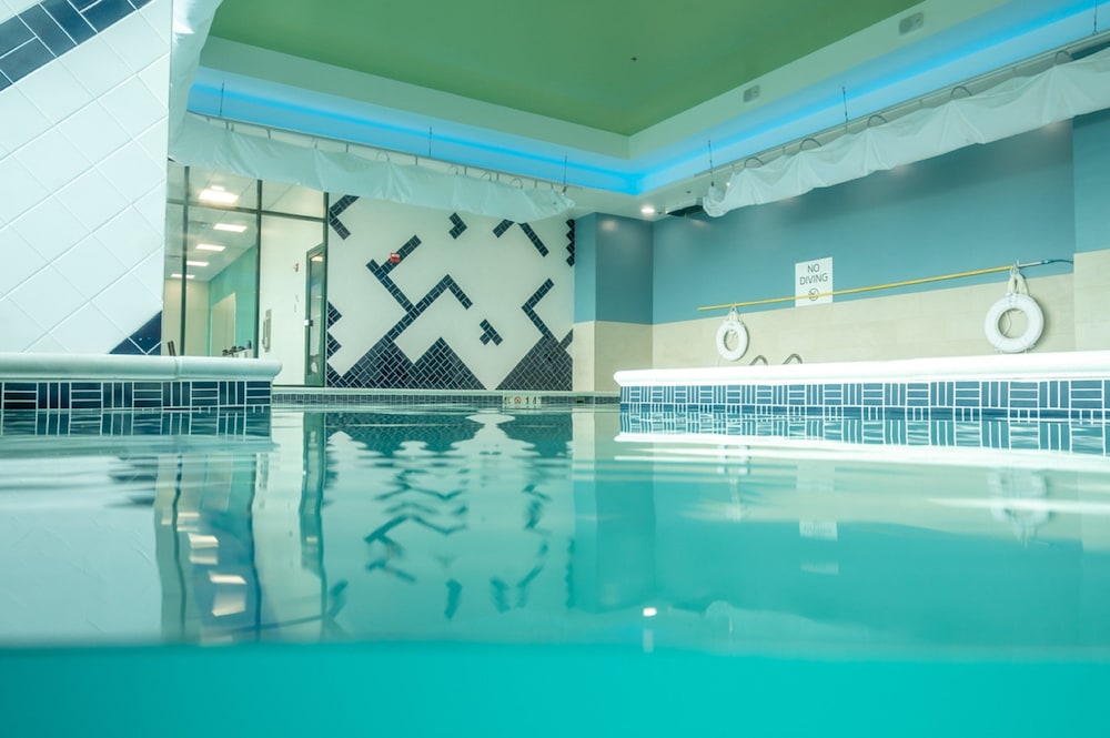 holiday inn express and suites va beach oceanfront