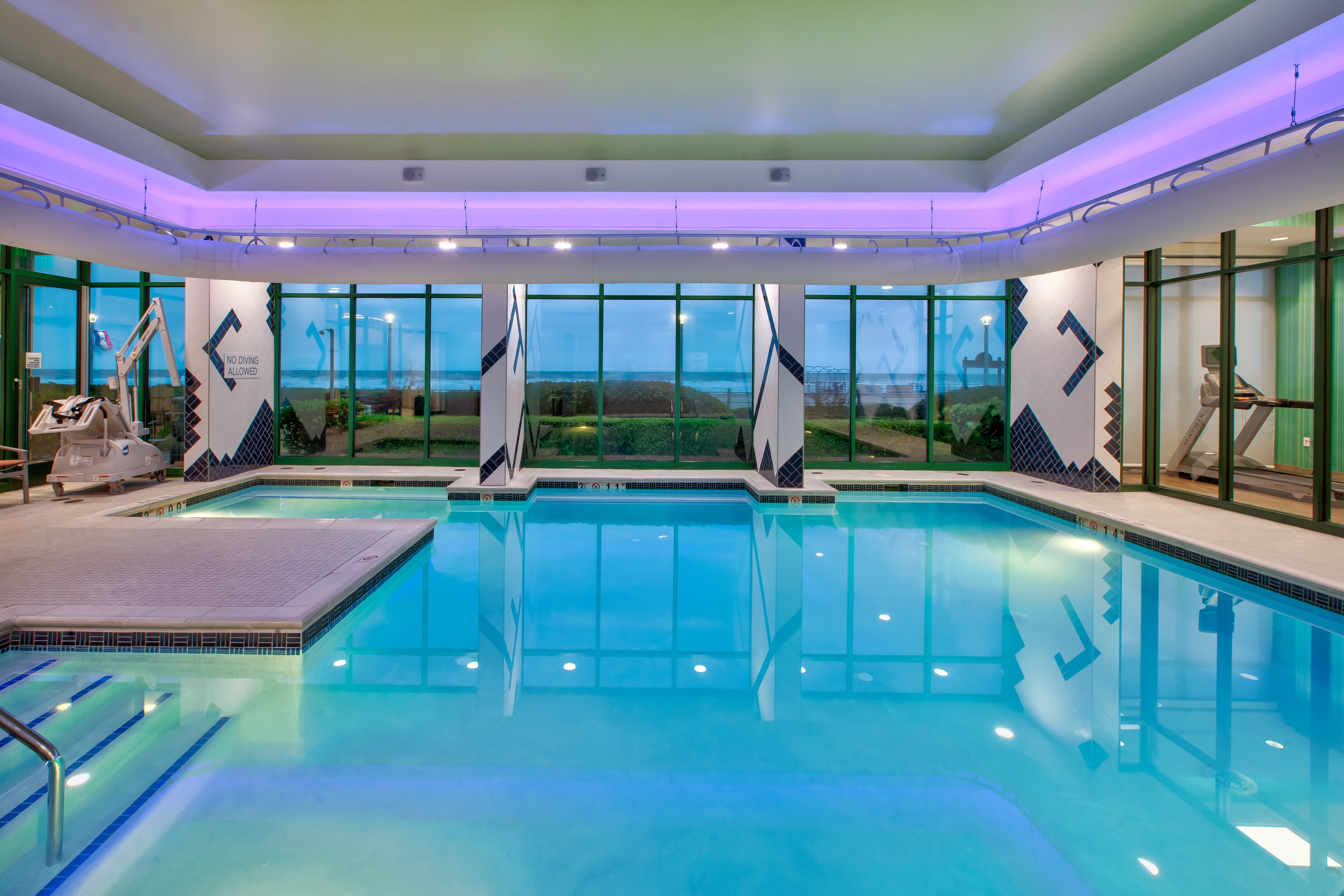 holiday inn express and suites va beach oceanfront