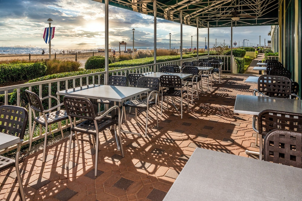 holiday inn express and suites va beach oceanfront