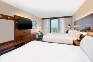 holiday inn express and suites va beach oceanfront