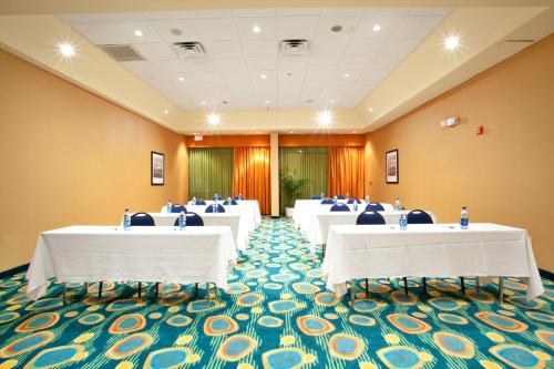 holiday inn express and suites va beach oceanfront