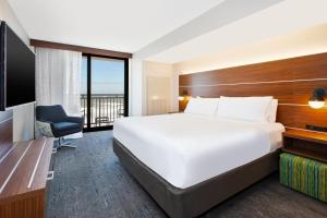 holiday inn express and suites va beach oceanfront