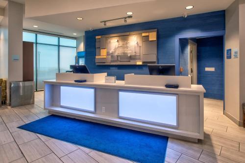 holiday inn express and suites va beach oceanfront