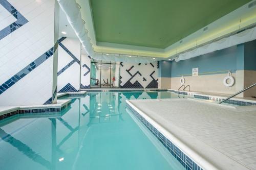 holiday inn express and suites va beach oceanfront