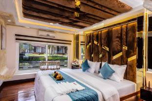 royal houseboats