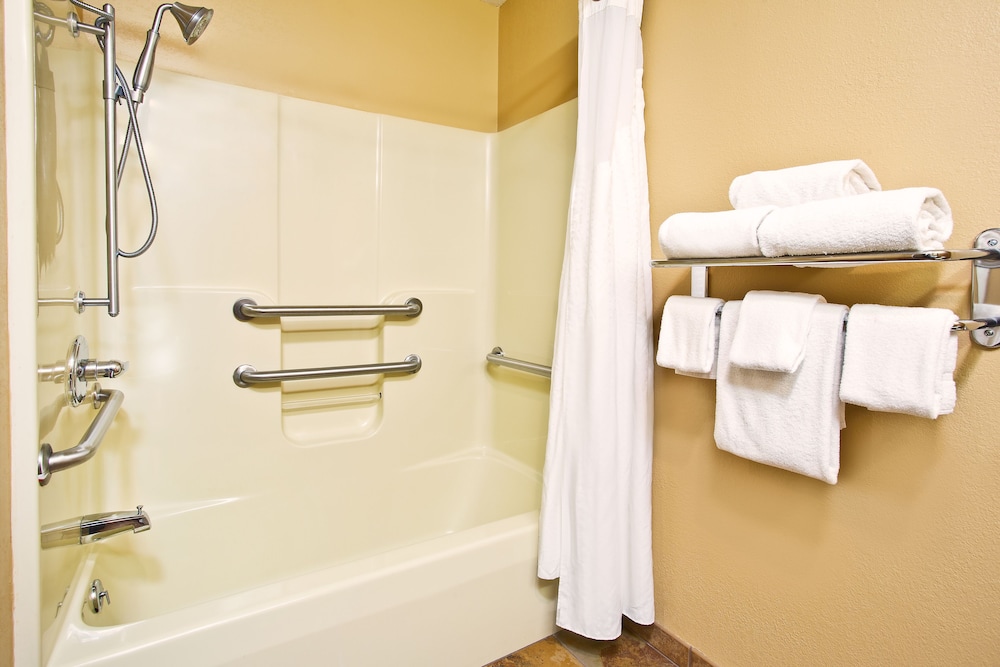 holiday inn express hotel and suites wabash by ihg