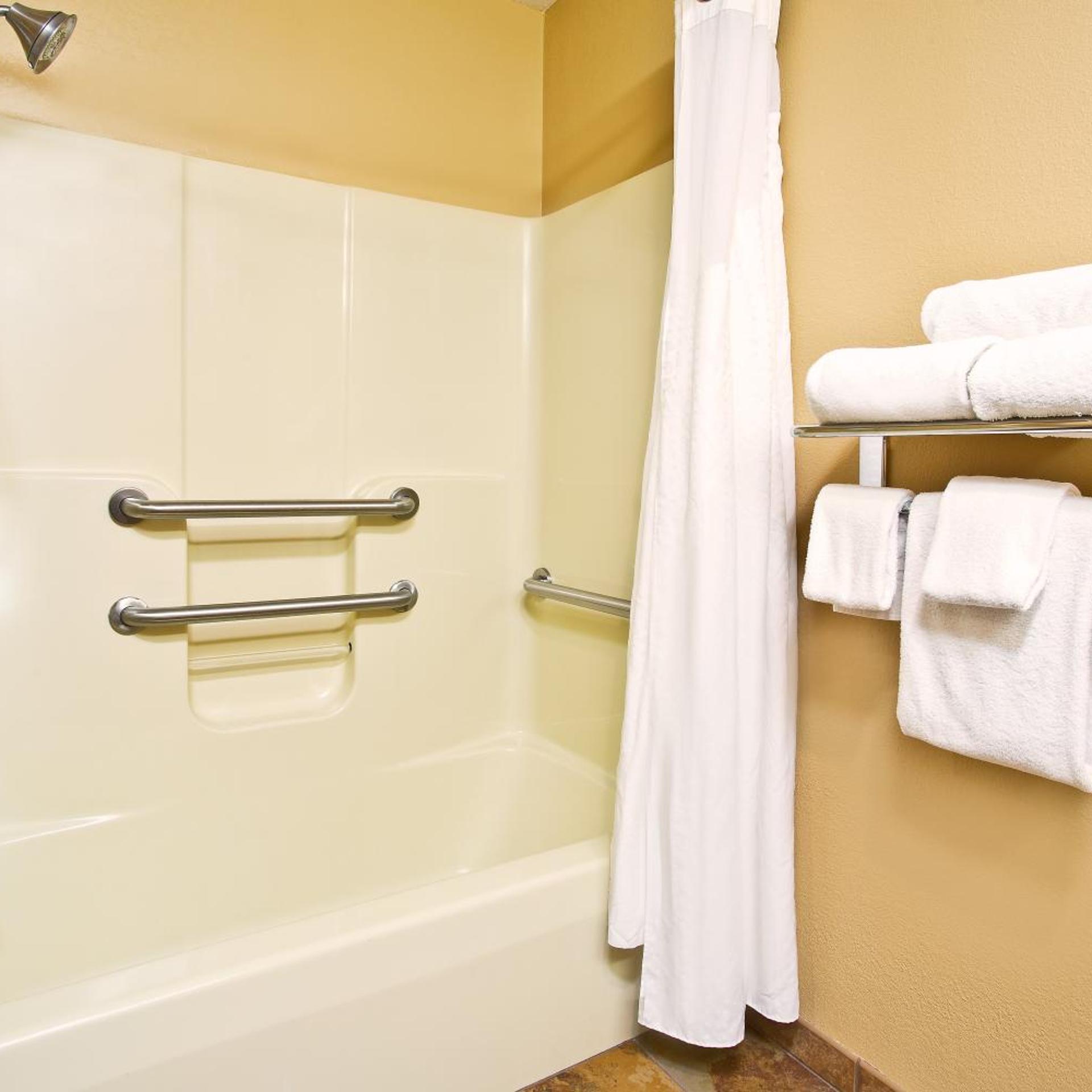 holiday inn express hotel and suites wabash by ihg