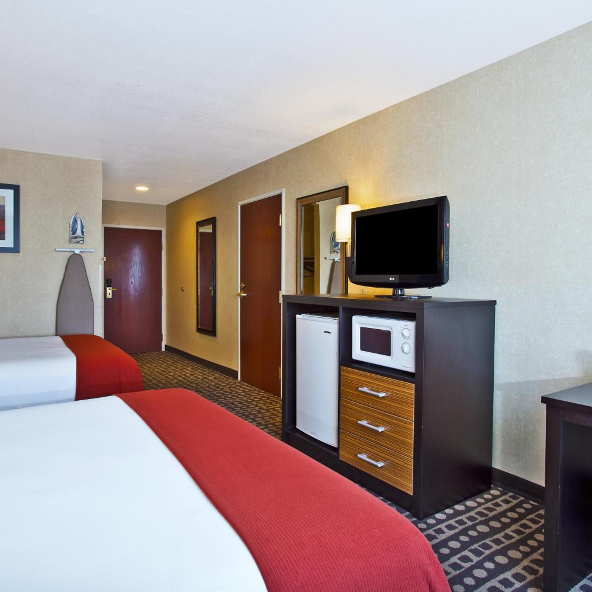 holiday inn express hotel and suites wabash by ihg