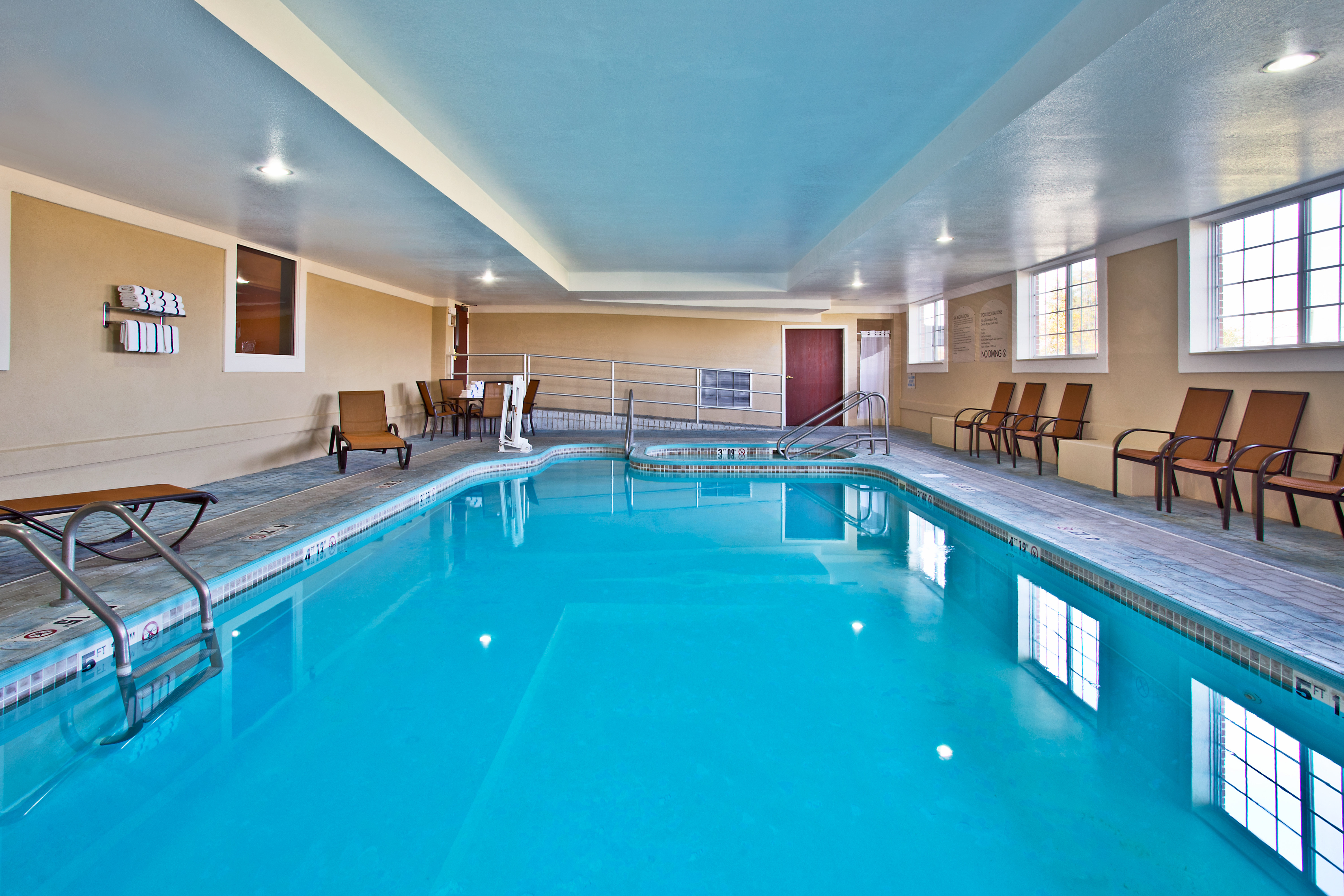 holiday inn express hotel and suites wabash by ihg