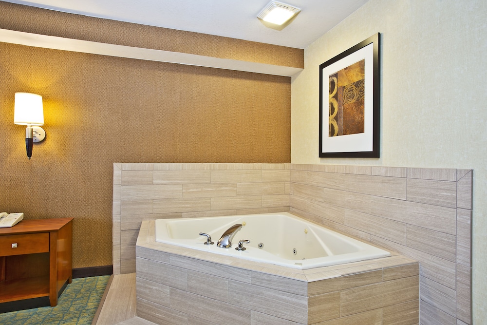 holiday inn express hotel and suites wabash by ihg