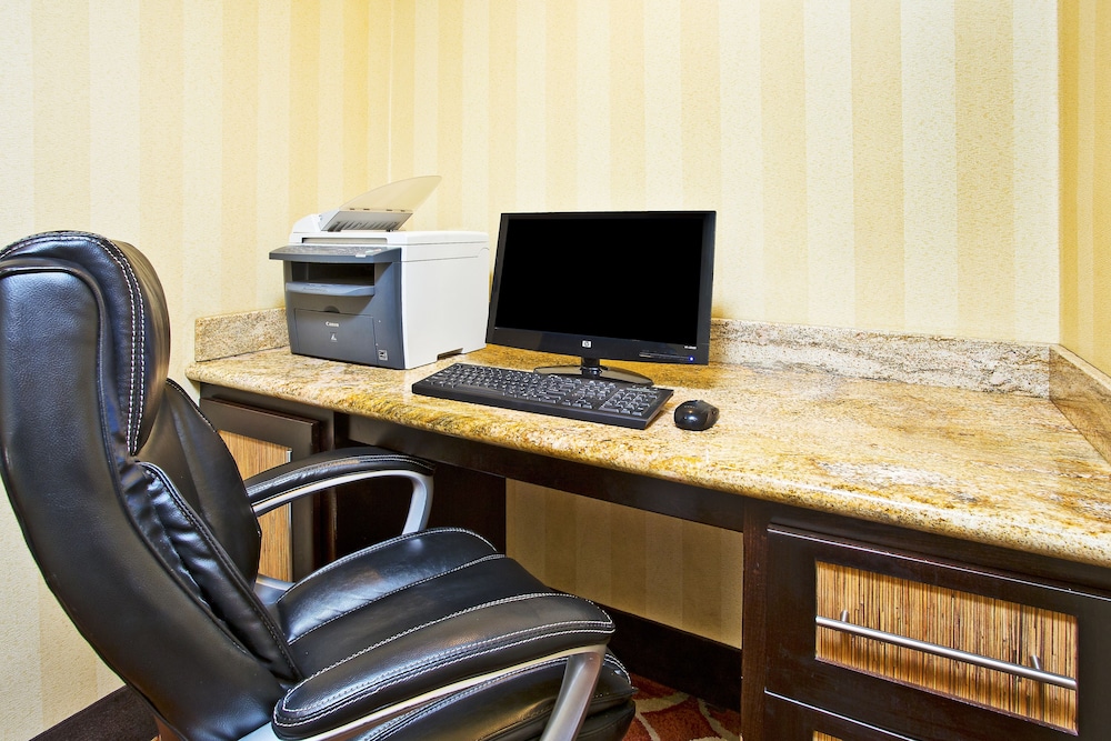 holiday inn express hotel and suites wabash by ihg