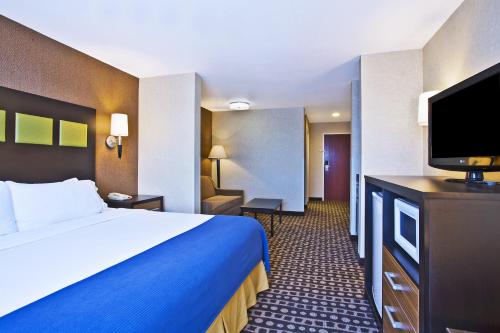 holiday inn express hotel and suites wabash by ihg
