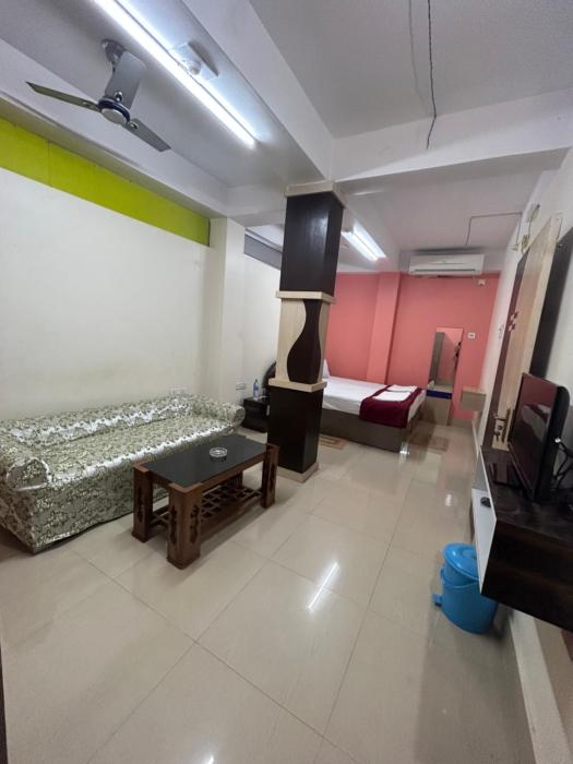 roop amrit guest house