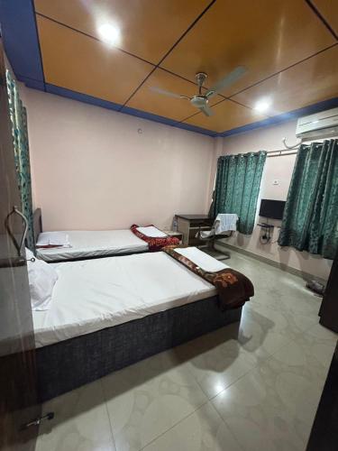 roop amrit guest house
