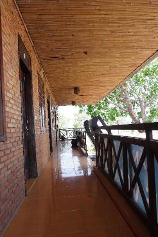 van long lak lake hotel