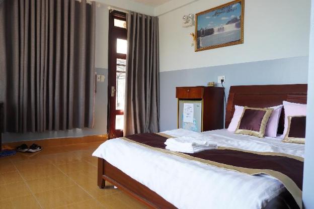 van long lak lake hotel