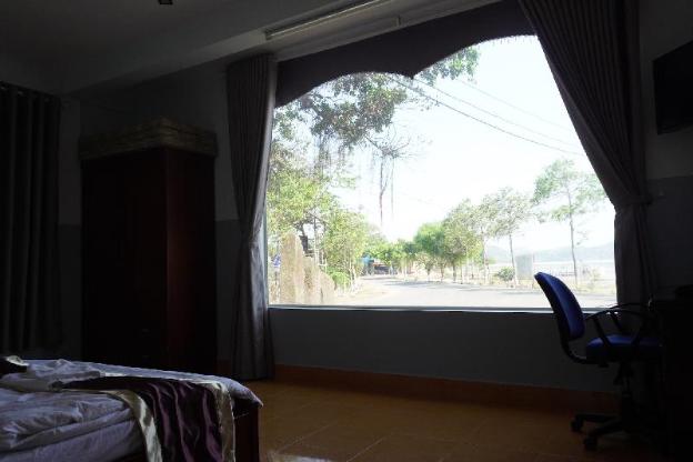 van long lak lake hotel