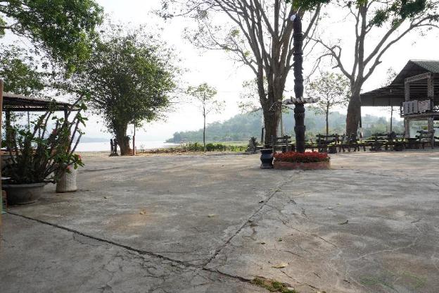 van long lak lake hotel