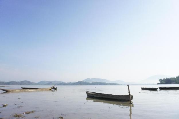 van long lak lake hotel