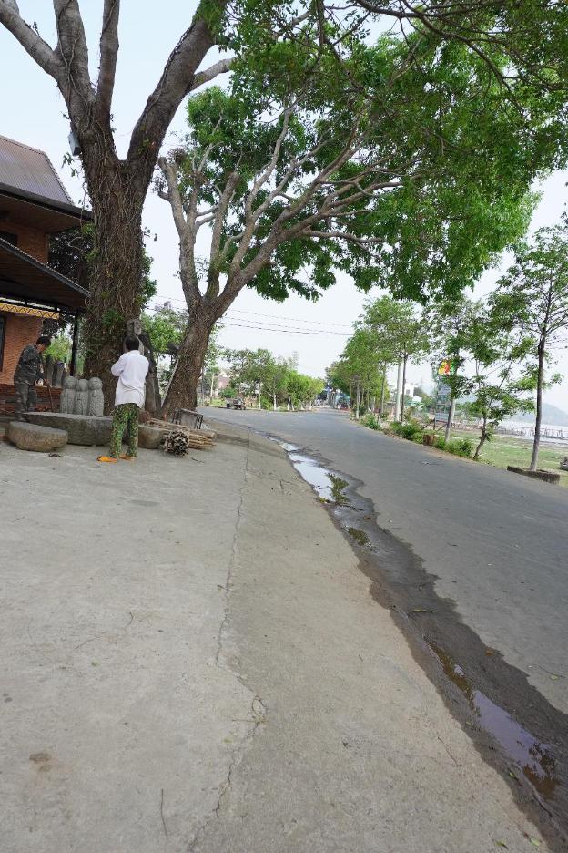 van long lak lake hotel