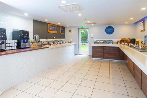 holiday inn express warwick stratford upon avon by ihg