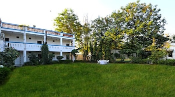 arristo resorts and club