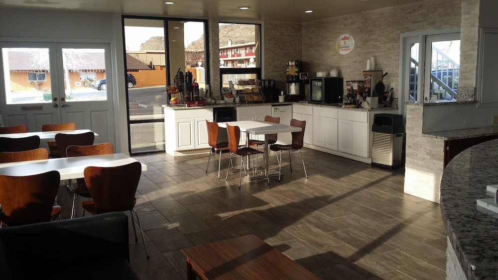 super 8 by wyndham wendover