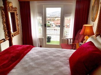 motel mayfair on cavell