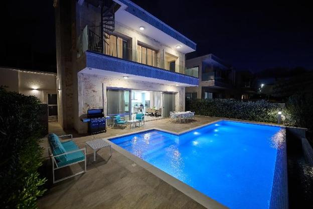 villa c