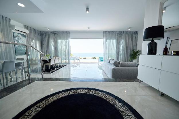 villa c