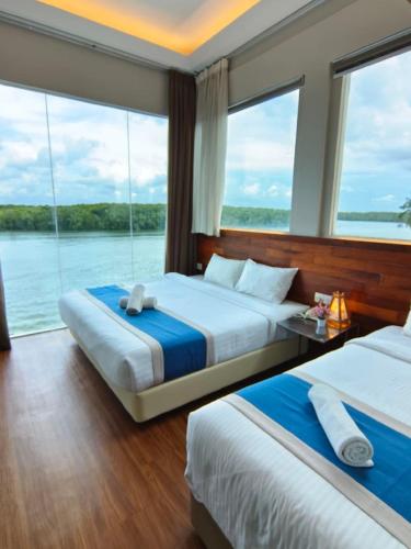 riverbank kuantan by glex