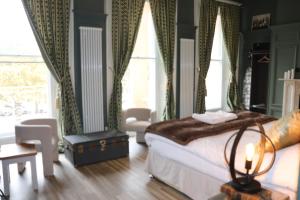 rooms on the prom
