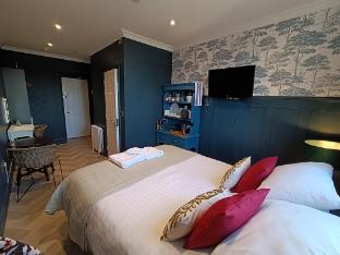 rooms on the prom