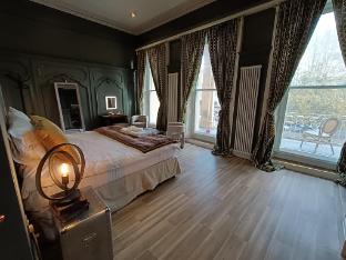 rooms on the prom