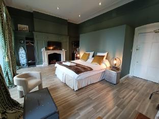 rooms on the prom