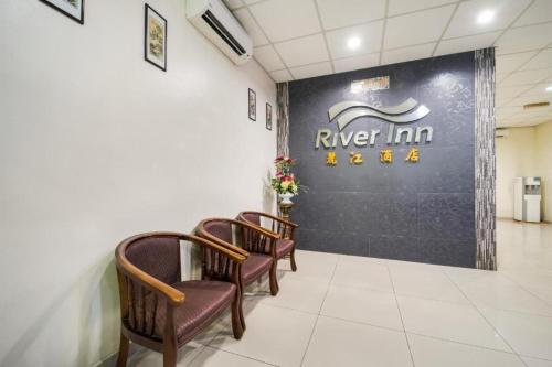 hotel river inn