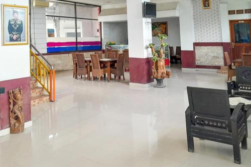 urbanview hotel istana bangun jagad indramayu by reddoorz