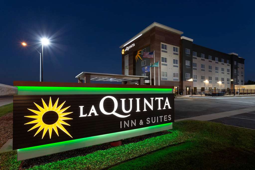la quinta inn and suites by wyndham wichita airport