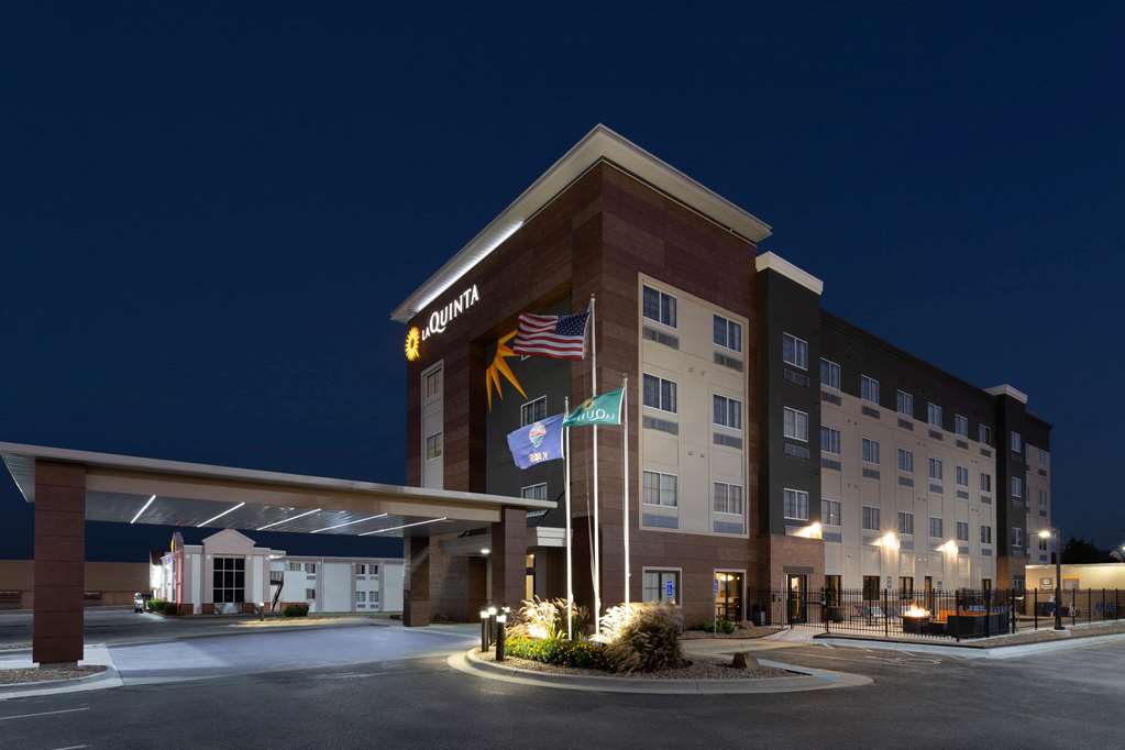 la quinta inn and suites by wyndham wichita airport