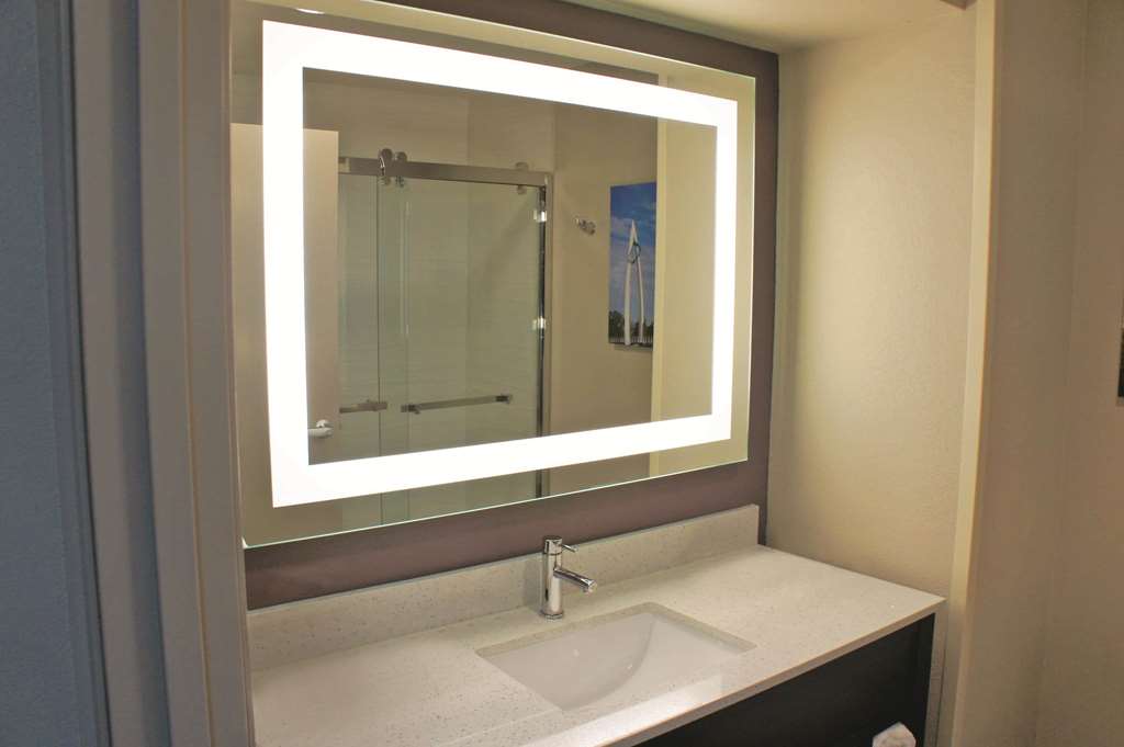 la quinta inn and suites by wyndham wichita airport