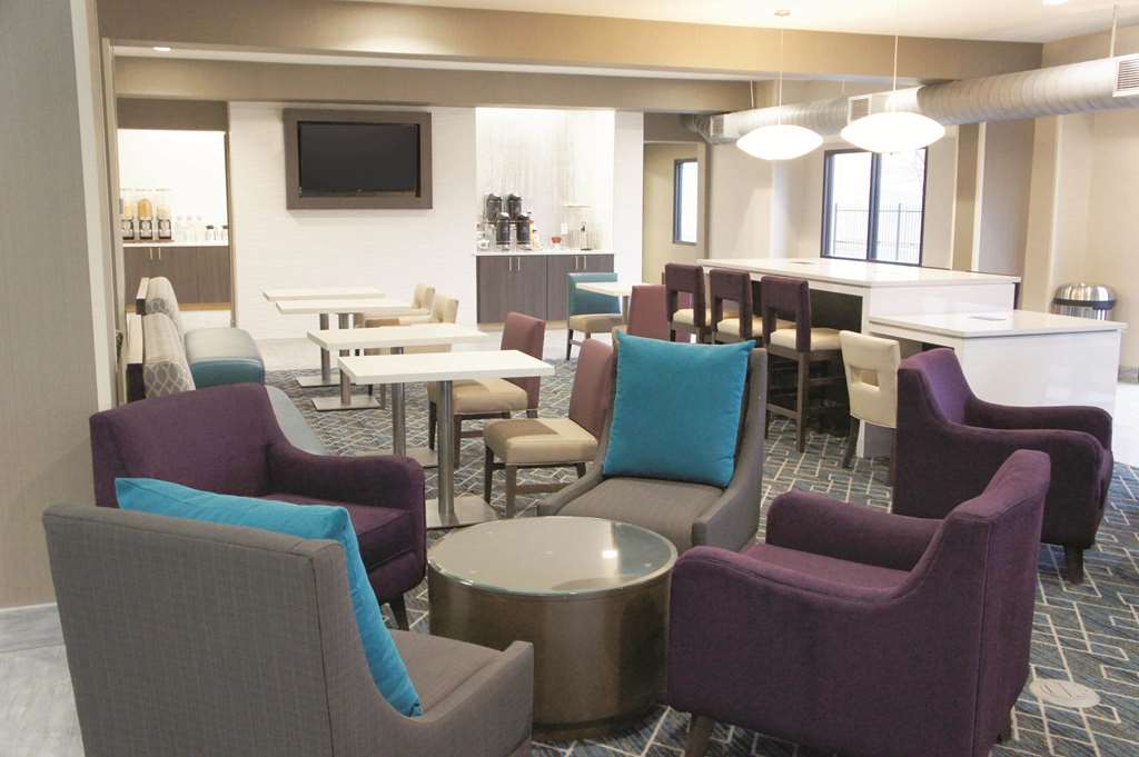 la quinta inn and suites by wyndham wichita airport