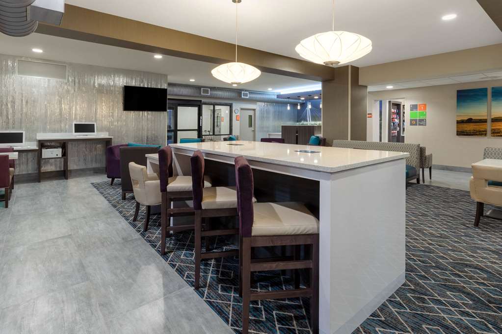 la quinta inn and suites by wyndham wichita airport