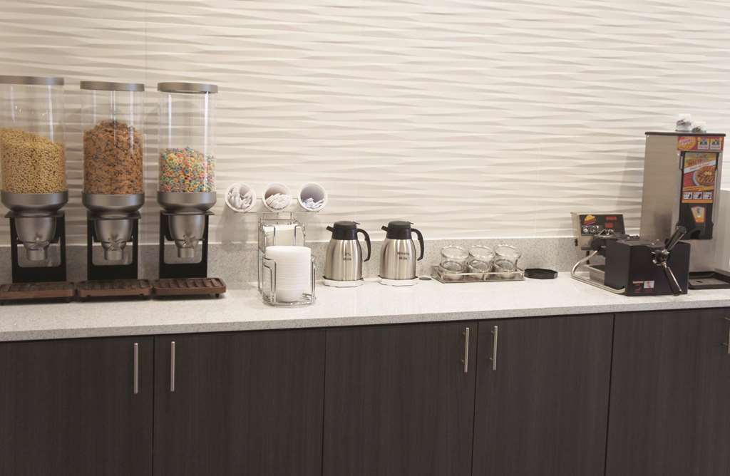 la quinta inn and suites by wyndham wichita airport