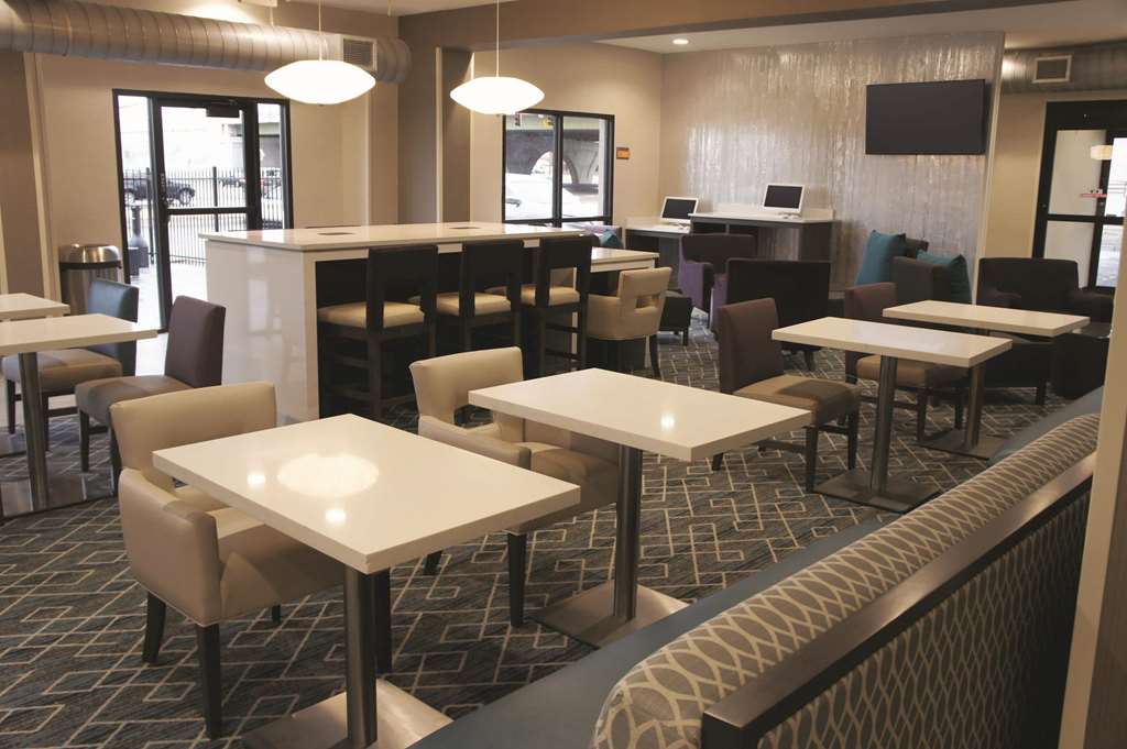la quinta inn and suites by wyndham wichita airport