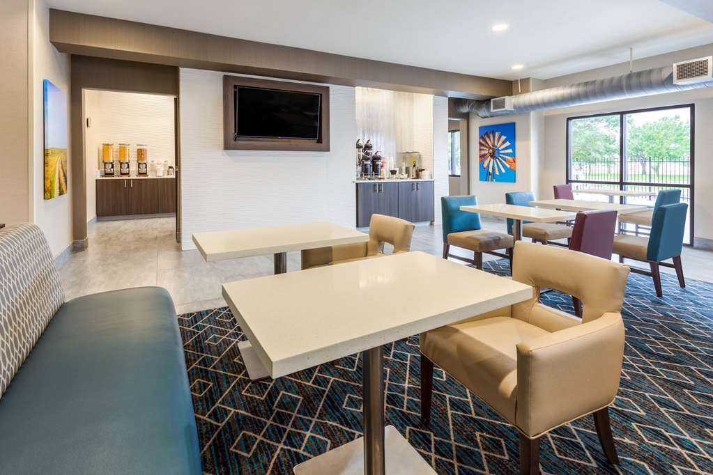 la quinta inn and suites by wyndham wichita airport