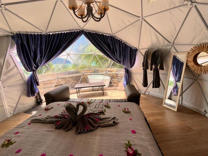 signature glamping