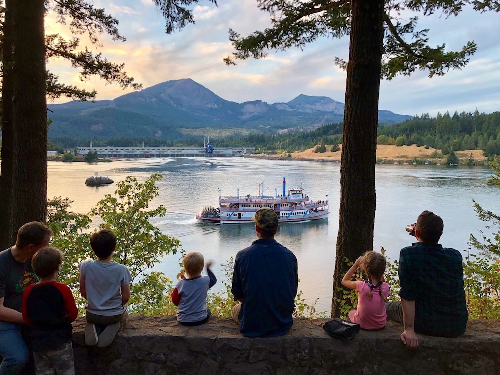 holiday inn express and suites hood river by ihg