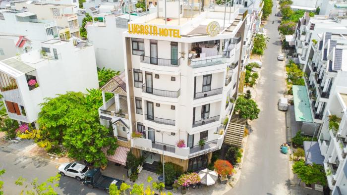 lucasta hotel