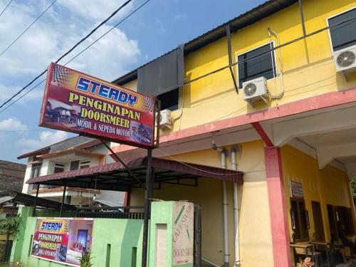 penginapan steady redpartner