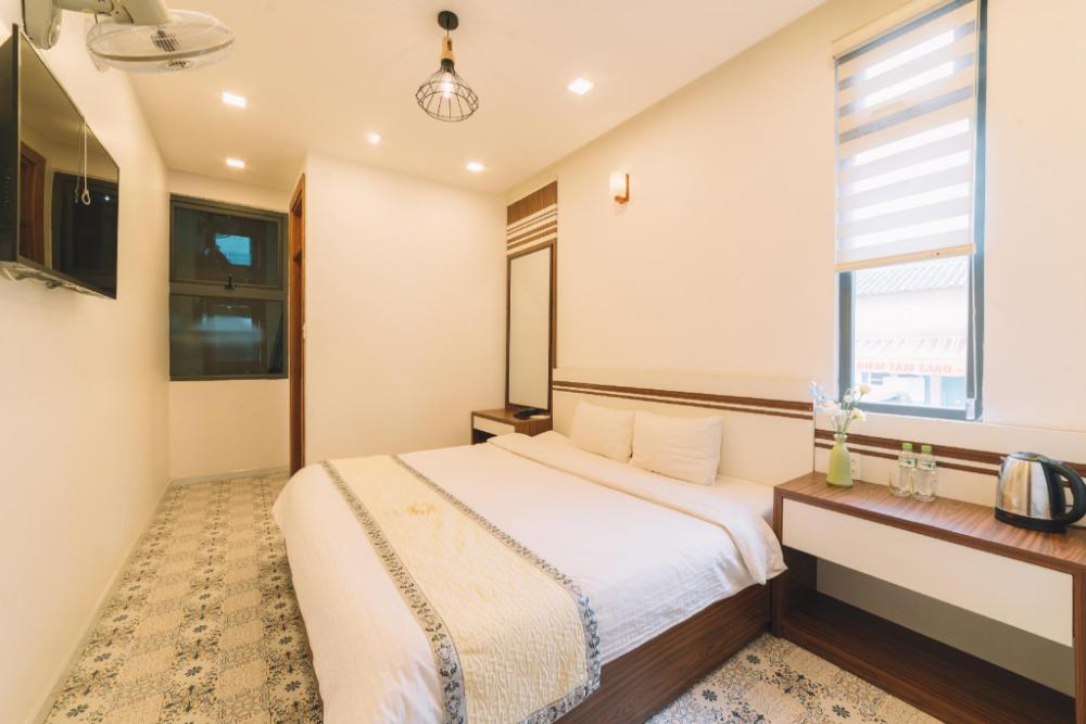 h na hotel a l t